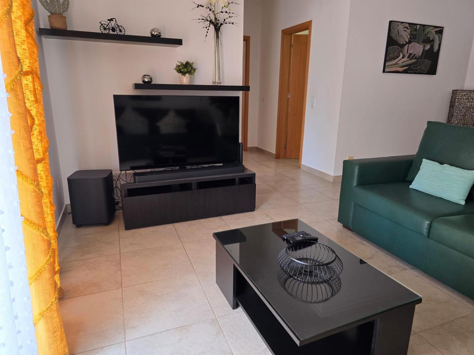 Lucas House 4 *
