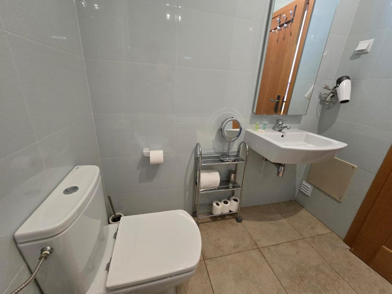 Lucas House 4 *